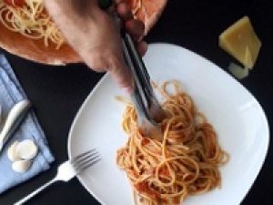 【キッチンSTAFF 調理補助 / 南青山本店】即日～長期＜週3日 / 16:00～21:30 or 22:00 時短勤務＞日本に本格的イタリアンを紹介した老舗のイタリアンでキッチンのお仕事◇時給1550円＋交通費 /週払いOK / 調理経験ある方歓迎 / 扶養内 / 家事・プライベート両立◎/ 20代.30代.40代.50代男女活躍中！＜専用フォーム返信＆オンラインで簡単登録＞FD-T-anton①