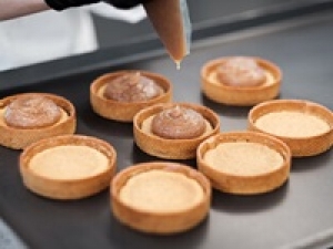 【洋菓子の製造・補助】即日～長期＜東京大丸＞ベルギー王室御用達！チョコレート＆スイーツ菓子の人気SHOP◇洋菓子の製造経験がある方歓迎◇時給1500円＋交通費 / 週払いOK ◇20代.30代.40代.50代前半 男女スタッフさん活躍中！＜専用フォーム返信＆オンラインで簡単登録＞FD-T-ed-vita