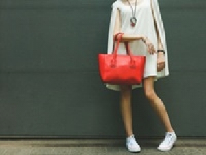 【GW繁忙期のSALE販売応援】アパレル未経験OK / 週2日～相談OK ＜4/8～5/8   御殿場アウトレット＞アメリカ発のファッションブランド◇バッグや革小物の販売＆バックヤード◇期間限定！特別高時給1800～1900円＋交通費 / 週払いOK / 制服貸与 / ナチュラルネイルOK / 車通勤OK / 学生.20代.30代.40代女性活躍中！＜専用フォーム返信＆オンラインで簡単登録＞tan-A-gw-micha②-d