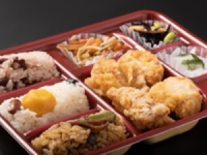 ■時給UP期間中■【早番シフト】◇渋谷ヒカリエ◇＜時給1600円＋交通費あり＞即日～長期★ふっくら美味しい♪おこわ弁当販売＋お弁当詰め★あつあつの出来立てを販売★食品・惣菜・お弁当販売◇食品販売経験があればOK◇20代.30代.40代前半  男女スタッフさん活躍中＜週払いOK！制服有！交通費あり！＞＜専用フォーム返信＆オンラインで簡単登録＞FD-T-yone①-d