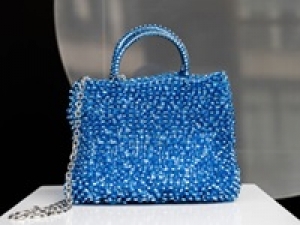 ◆即日～長期◆時給1450円以上(経験有)+交通費支給◆＜渋谷スクランブルスクエア＞カラバリ豊富！アイコンアイテムは『ワイヤーバッグ』◇キラキラ輝くシーズンレスなバッグが大人気♪ バッグや小物の販売【制服貸与 / 駅から徒歩5分以内 / アパレル販売経験者歓迎 / 20代,30代,40代女性スタッフ活躍中 / 週払いOK】＜専用フォームの返信＆オンラインで簡単登録＞AP-T-antp