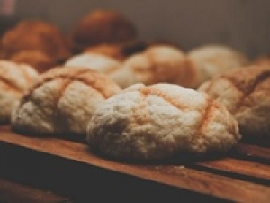 ＜ベーカリー販売＞時給1450～1500円＋交＜新宿＞ベーカリー未経験OK！有名ベーカリーショップで販売STAFF◇リピーターさんも多い人気店♪ スタート日相談OK！販売 / レジ / 品出し / 袋詰め / 一部量り売り(未経験OK)◇20代.30代.40代女性スタッフさん多数活躍中！週払い可 / 社保完備 / 有給あり / 駅チカ勤務＜専用フォーム返信＆オンラインで簡単登録＞FD-T-iroiro-pan