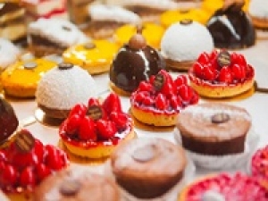 洋菓子デビュー歓迎！時給1500円+交◆月収例26万～＜銀座三越＞◇可愛いプチガトーが手土産の定番◇焼き菓子、ケーキなど未経験からできる洋菓子販売◇人気店でお仕事チャンス♪ 話題の商品・活気のあるデパ地下・ 20代.30代.40代男女活躍中！＜専用フォーム返信＆オンラインで簡単登録＞FD-T-ed-d