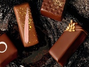 【販売＆カフェスタッフ兼務】メディアでも有名パティスリー＜トシ ヨロイヅカ / 東京店(京橋路面店)＞時給1600円＋交通費 / 週払いOK◇　おしゃれで洗練されたケーキや焼き菓子の販売、ホール接客◇20代.30代.40代女性活躍中！＜専用フォーム返信＆オンラインで簡単登録＞FD-T-tyo①