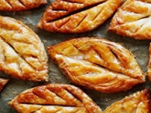未経験OK！即日～長期　マネキン日給11,500円＋交通費＜新宿高島屋＞銀座発の老舗洋菓子店◇サックリ×ザラメのリーフ型パイはロングセラー♪洋菓子販売◇洋菓子デビュー歓迎◇制服貸与あり◇20代.30代.40代.50代 男女スタッフさん活躍中！＜専用フォーム返信＆オンラインで登録OK＞FD-T-ues①-d