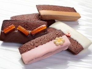 【未経験OK / 洋菓子販売】即日～長期＜二子玉川東急フードショー＞可愛い板チョコレート・ブラウニー、フィナンシェ、ショコラでアレンジしたスイーツ販売◇時給1500円＋交通費 / 週払いOK / 包装未経験相談OK / 20代.30代.40代男女スタッフさん活躍中！＜専用フォーム返信＆オンラインで簡単登録＞FD-T-jw-bela②-d