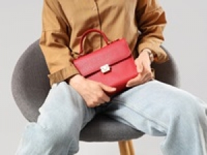 【週2～3日】アパレルデビュー歓迎！＜12/9 ～1/12　 札幌北広島アウトレット＞ 愛用者多数★通勤、デイリーバッグで絶対的な人気のNY発のデザイナーズブランド◇バッグや革小物の販売◇経験者時給1750円＋交通費 / 週払いOK / 制服貸与 /  車通勤OK / 20代.30.40代男女スタッフさん活躍中！＜専用フォーム返信＆オンラインで簡単登録＞tan-A-micha