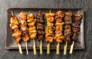 梅田阪神で老舗鳥料亭の鳥惣菜販売のお仕事です！【時給1450円】交通費支給！20～50代女性スタッフ活躍中！＜オンライン登録OK！週払いOK！＞fd-k-tori