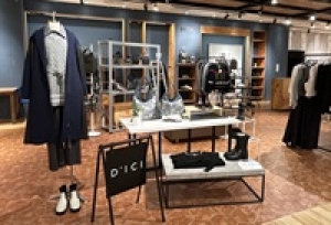 ■即日～長期■経験者歓迎！髪色・ネイル自由！服装貸与あり！【DEPA 上野パルコヤ◇バッグ・シューズ・生活雑貨のコンセプトストア】モード系ブランドとコラボしたファッション雑貨が集結！世界感あるアパレルも素敵なショップ♪■時給1550円(経験有)+交通費/週払いOK■20代,30代,40代半ば女性スタッフ活躍中！＜専用フォームの返信＆オンラインで簡単登録＞ AP-T-D-depa