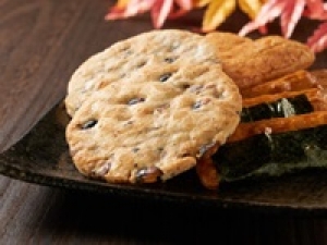 和菓子未経験OK！ 即日～長期＜北千住＞おかき・あられの専門店で販売◇こだわりの和モダンなパッケージも話題◇時給1450～1550円＋交通費 / 週払いOK＜販売・熨斗・包装＞20代.30代.40代女性スタッフさん活躍中！＜専用フォーム返信＆オンラインで簡単登録＞FD-T-okaki②-d