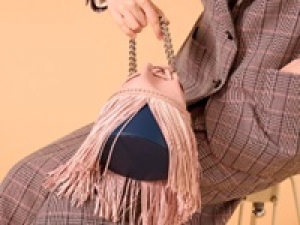 ■長期■高時給！時給1700円以上(経験有)＋交通費■スタート日相談OK■＜J&amp;M DAVIDSON / J&amp;Mデヴィッドソン　銀座三越＞英国発シンプルモダンなバッグ＆革小物の販売【社保有給完備・週払いOK・駅から徒歩5分以内・20代,30代女性スタッフさん活躍中】＜専用フォームの返信＆オンラインで簡単登録＞AP-T-jmdav