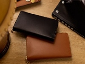 ◇即日～長期◇時給1550円(経験有)+交通費＜ワンフクオカビルディング＞売上好調！日本唯一の馬具メーカーから生まれたレザー専門店のバッグ販売☆◇メンズ＆レディースアパレル販売◇週払いOK / 制服貸与あり / 20代.30代.40代男女スタッフ活躍中！＜専用フォームの返信＆LINEビデオで簡単登録＞AP-K-some