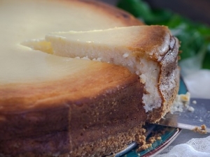 ＼未経験歓迎！早番多め・週4.～OK／【神戸空港】神戸で愛される新しいチーズスイーツ販売【時給1550円】★★新しいデザートから写真映えするかわいいデザートまでが並ぶ人気お土産洋菓子店★★＜空港勤務・土産販売・20～40代女性活躍中・接客やレジ経験歓迎・来社＆履歴書不要・週払OK・交通費支給＞sfd-k-kon