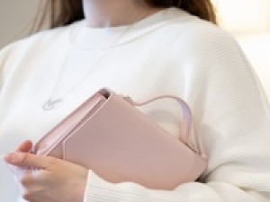 ＼未経験積極採用／ 週2～相談OK【GWのSALE販売応援 　即日～5/9　あみアウトレット】シーズン時給1600～1650円＋交◇バッグや革小物の販売＆バックヤード◇カフェやファーストフード店・飲食店での接客、催事販売で短期アルバイト経験など歓迎◇週払いOK / Wワーク / 扶養内 / 制服貸与 / 車通勤OK / 学生.20代.30代女男女スタッフさん活躍中！＜専用フォーム返信＆オンラインで登録OK＞tan-A-GW-micha①-d