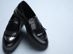 ＼オープニングスタッフ／【レディースシューズ】即日～長期 ＜ハーモニープロダクツ  セレクト /  吉祥寺東急＞可愛いからきれい目までバリエーション豊富なレディースシューズブランドのセレクトショップで販売◇ 時給1500円(経験あり)＋交通費 / 週払いOK / 私服勤務 / 20代.30代.40代女性スタッフさん活躍中！＜専用フォームの返信＆オンラインで登録OK＞AP-T-harm