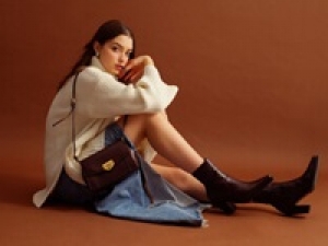 アパレルデビュー歓迎！＜1～3ヶ月短期　 那須アウトレット＞ 愛用者多数★通勤、デイリーバッグで絶対的な人気のNY発のデザイナーズブランド◇バッグや革小物の販売◇時給1450～1500円＋交通費 / 週払いOK / 制服貸与 / 車通勤OK / 20代.30代女性スタッフさん活躍中！＜専用フォーム返信＆オンラインで簡単登録＞tan-A-micha