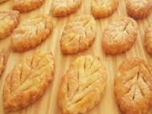未経験OK！即日～長期　マネキン日給11,500円＋交通費＜横浜高島屋＞銀座発の老舗洋菓子店◇サックリ×ザラメのリーフ型パイはロングセラー♪洋菓子販売◇洋菓子デビュー歓迎◇制服貸与あり◇20代.30代.40代.50代 男女スタッフさん活躍中！＜専用フォーム返信＆オンラインで登録OK＞FD-T-ues①-d