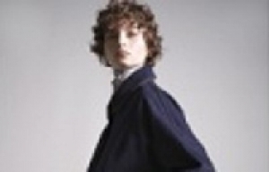 ■正社員・ストアスタッフ募集■＜マッキントッシュ(MACKINTOSH)　六本木ヒルズ＞ステンカラーコートは永久定番！英国ならではのトラッドとトレンドの絶妙な融合で人気のブランド【年俸270万円～350万円 / 各種社保・手当完備 / インセンティブ支給有り / アパレル経験を活かせる / 駅から徒歩5分以内 / 20代,30代女性活躍中】◆スタート日相談出来ます◆AP-T-mac