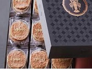 即日～長期◇時給1550円＋交通費 / 実働8H 『坂角総本舗  / 日本橋高島屋』手土産・贈答品の大定番！海老の濃厚な旨みが凝縮した&ldquo;ゆかり&rdquo;が大人気！デパ地下で和菓子販売スタッフ募集♪　20代、30代、40代女性スタッフさん活躍中♪  週払いOK / 社保完備 ＜専用フォーム返信＆オンラインで簡単登録＞FD-T-ebi①-d