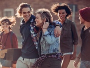 ■即日～長期■Operation(ストック業務)■時給1600円(経験あり)+交通費支給■＜Ralph Lauren（ラルフローレン）表参道店＞ストックヤードでの商品補充＆整理作業がメイン■まずは3ヶ月、その後長期に切替OK【週払可・制服貸与or私服を選べる・アパレル販売未経験者OK・20代,30代,40代,50代前半スタッフ活躍中】＜専用フォーム返信＆オンラインで簡単登録＞AP-T-Rah-in