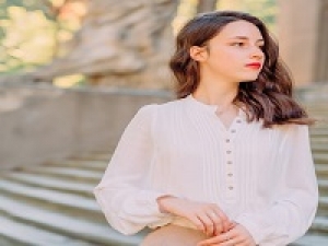 ■アパレル未経験OK【即日～長期 ※3ヶ月程度の短期相談OK】週3日～/実働6H～相談OK ＜Curensology / カレンソロジー   新宿ルミネ1＞◆高時給1500円(経験有)＋交通費支給◆『旅』からコンセプトを得たオリジナルとセレクトがそろう高感度shopでレディースアパレル販売 ◇週払いOK・社販なし / 制服貸与・駅から徒歩5分以内・20代,30代,40代.50代前半 女性スタッフさん活躍中！＜専用フォームの返信＆オンラインで簡単登録＞AP-T-curen