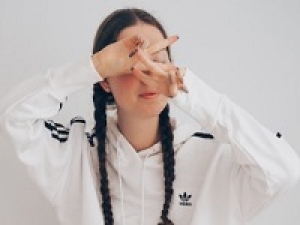 【週3～ / 実働6H時短】即日～2ヶ月短期＜豊洲ららぽーと＞アパレル未経験OK！お洒落やファッションに敏感なティーンズに向けたレディースセレクトショップ☆小学生向け子供服アパレル販売◇時給1450～1600円＋交通費 / 経験者優遇あり / 週払いあり / 私服勤務◇20代.30代.40代女性活躍中！＜専用フォーム返信＆オンラインで簡単登録＞tan-A-wr-pink