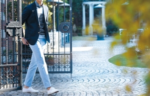 ■長期派遣■高時給！時給1700円以上(経験有)+交通費＜LARDINI FLAG SHIP(ラルディー二)   青山旗艦店＞メンズアパレル販売◇花形のブートニエールが印象的なイタリアの港町生まれのメンズブランド！◇週払いOK / 社保完備 / 制服貸与あり / アパレル販売＆スーツ・テーラー扱い経験者歓迎 /20代,30代男女スタッフ活躍中！＜専用フォームの返信＆オンラインで簡単登録＞ AP-T-lrdn-d