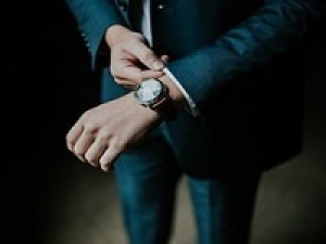 【契約社員】グローバル企業で働く！知名度の高いスイス時計ブランド・ブティックスタッフ募集■-■OMEGA オメガ / 都内各店■年収360万以上 /  社会保険完備 / 福利厚生・各種制度充実 / 正社員登用あり■-■  AP-T-ome