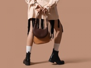 アパレル未経験OK【12/11～12/25  　新宿NEWoMan】香港発モダンファッションブランド◇レザーバッグ・雑貨販売◇時給1450～1600円＋交通費 / 経験者優遇あり / 週払いあり / 私服勤務◇20代.30代,40代前半女性活躍中！＜専用フォーム返信＆オンラインで登録OK＞tan-A-wr-cafn