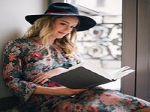 【即日～長期】経験者歓迎！時給1550円(経験有)+交通費＜armoire caprice(アーモワールカプリス)　町田小田急＞ヨーロッパの洗練されたアイテムが揃う！個性が輝るセレクトショップでレディースアパレル販売◇週払いOK・週4～5日・社販40～50％OFF！◇20代～40代前半女性活躍中！＜専用フォームの返信＆オンラインで簡単登録＞AP-T-Armo