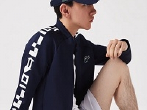 ＜英語・中国語話せる方大歓迎！インバウンド対応＞ポロシャツでおなじみ！ラコステ/LACOSTEで販売♪＠原宿店■長期■時給1550円以上(経験有)・交通費支給■ブランドコラボでも人気！スポーツからデイリーまでトレンドを組み合わせたスタイル提案【アパレル未経験OK・週払いOK・社保有給完備・社販50％OFF！・20代,30代,40代前半男女スタッフ活躍中】＜専用フォームの返信＆オンラインで簡単登録＞ AP-T-LA
