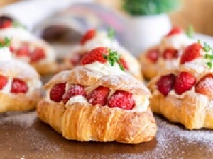 【短期】8/28～9/2＜日本橋高島屋＞未経験歓迎！パティシエが作るスイーツパンや惣菜パン・マカロンやプチタルとなどの洋菓子◇販売スタッフ◇時給1550円＋交◇ 週払いOK / 扶養内 / Wワーク / 書類選考のみ / 学生.20代.30代.40代.50代女性スタッフさん活躍中！＜専用フォームの返信＆オンラインで登録OK＞tan-F-jw-sev-gout①