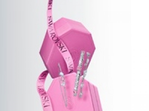 ■長期■時給1450円以上(経験有)+交通費全額支給■＜Swarovski(スワロフスキー)　大宮高島屋＞クリスタルジュエリーブランドで販売◇スマホケース、時計、キーホルダー◇未経験歓迎！20代,30代,40代男女スタッフ活躍中！【週払いOK／ジュエリー＆制服貸与／社保有給完備／駅から徒歩5分以内】＜専用フォーム返信＆オンラインで簡単登録＞AP-T-suwa-d