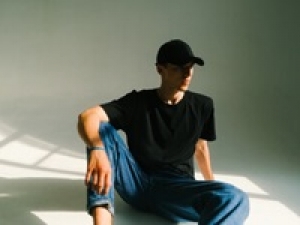 ＊即日～長期＊時給1600円以上(経験有)+交通費【渋谷路面店】ライフスタイル全般に高感度を提案するメンズブランド＊ビジネスからデイリーウェアまで幅広く展開＊アパレル販売未経験歓迎！物販経験があればOKです♪＊週払いOK・社保有給完備＊20代,30代,40代男性スタッフ活躍中！＜専用フォーム返信＆オンラインで簡単登録＞AP-T-edi