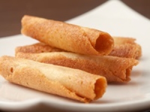 即日～長期(スタート日相談OK)【未経験OK / 週3日～OK 】時給1500円＋交通費 / 週払いOK『日本橋三越』ロール型のクッキーは代表商品！手土産、日本土産の大定番！箱入り・袋入り洋菓子販売◇20代.30代.40代女性活躍中＜専用フォーム返信＆オンラインで登録OK＞FD-T-yoku-long-haken①-d