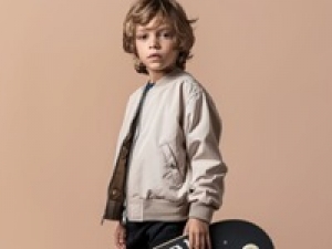 ■2/1～長期・週3日でOK■時給1500円以上(経験有)+交通費■子供服の販売・バッグヤード業務＜EMPORIO ARMANI JUNIOR｜エンポリオ アルマーニ ジュニア　横浜高島屋＞楽しいディテールで子供らしさを表現■イタリア発モード界の帝王ブランドのキッズライン■週払い可・社保完備・駅から徒歩5分以内・20代,30代,40代,50代男女スタッフ活躍中！＜専用フォームの返信＆オンラインで簡単登録＞　AP-T-aj