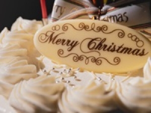 ■■年内12/30までに全額振込OK■■ 毎年好評！【xmasケーキ受け渡し】時給1600円＋交＜12/24・25　新宿伊勢丹＞事前にご予約のxmasケーキをお渡しのみ◇レジ無し◇デパ地下でも人気の洋菓子店からxmas限定ケーキ販売補助◇冬休みやお仕事のお休み期間・スキマ時間のお仕事◇週払いOK・学生.20代.30代.40代前半 女性活躍中！運動やジムに通っているなど身体を動かすのが好きな方におススメ！＜専用フォーム返信＆オンラインで簡単登録＞tan-F-Xmas-jw-yoyaku