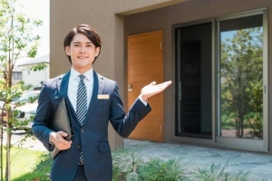 【正社員】未経験からチャレンジ！やる気採用中！必須スキルは運転免許だけ＊賃貸不動産営業/若手社員が活躍中の企業＊想定年収MAX800万＊食事補助・社宅あり・各種手当などなど福利厚生充実！ ＜専用フォーム返信＆オンラインで登録OK＞ OF-h-go2