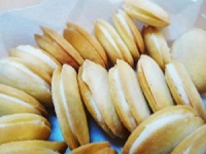 即日～長期＜東京大丸＞高時給1600円＋交通費◇ 高待遇◇8:00～21:00内シフト制◇バームクーヘンやバタ―サンドなど焼き菓子の販売◇菓子未経験さんも歓迎◇週払い可◇20代.30代.40代男女スタッフさん活躍中！＜専用フォーム返信＆オンラインで簡単登録＞FD-T-gps-long①-d