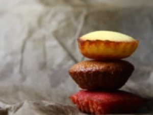 ◇＜年末年始  即日～1/4　東京駅＞時給1450～1550円＋交通費◇洋菓子デビュー歓迎◇手土産でも定番！香ばしい焼き菓子やしっとり食感でリピーターさんも続出！袋入り、箱入り洋菓子販売◇ 週払いOK・週3～・未経験OK・Wワーク・扶養内・学生さん/20代.30代.40代女性活躍中！＜専用フォーム返信＆オンラインで簡単登録＞tan-F-shuku②-bata