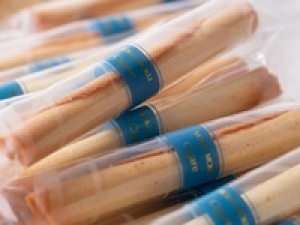 ＜マネキン＞即日～長期(スタート日相談OK)【未経験OK / 週3日～OK 】日給12000円＋交通費『YOKUMOKU（ヨックモック）品川エキュート』ロール型のクッキー「シガール」はヨックモックの代表商品！手土産、日本土産の大定番！箱入り・袋入り洋菓子販売◇20代.30代.40代女性活躍中＜専用フォーム返信＆オンラインで登録OK＞FD-T-yoku-long-mane①-d