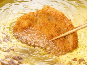 【紹介予定派遣】京都ポルタのとんかつ屋で調理スタッフ募集！【時給1300～1350円+交通費支給】長年愛されている有名とんかつチェーン店！20～40代男女スタッフ活躍中！fd-k-ky-kyopor②