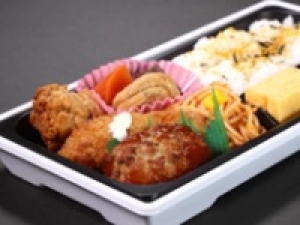 ■時給UP期間中■【惣菜・お弁当販売】即日～長期  ＜新宿京王＞創業以来変わらない品質の美味しさで年代問わず人気の有名店！◇食品未経験OK◇時給1650円＋交通費 / 週払いOK / 20代.30代.40代.50代前半 女性スタッフさん多数活躍中！＜専用フォーム返信＆オンラインで簡単登録＞FD-T-mai①-d