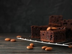 ■■大量募集■■ 未経験OK！【洋菓子の短期催事販売】短期＜4/6~4/26　東京グランスタ ＞時給1450～1550円＋交通費 / 週払いOK◇生チョコレートのようなブラウニー専門店！カカオ香る極上ブラウニーが人気のお店で販売◇週3～5日 / スニーカーOK◇学生さん/20代.30代.40代男女活躍中！＜専用フォーム返信＆オンラインで簡単登録＞tan-F-shuku①-cote