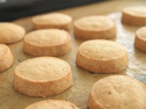 未経験OK！書類選考のみ【洋菓子の短期催事販売】短期＜9/29～10/19　東京駅C区間＞時給1450～1550円＋交通費 / 週払いOKレトロなパッケージが目印！ミルクとチーズにこだわった洋菓子店で箱入りお菓子の販売◇週3～5日 / スニーカーOK◇学生/20代.30代.40代男女スタッフさん活躍中！＜専用フォーム返信＆オンラインで簡単登録＞tan-F-shuku①-milk