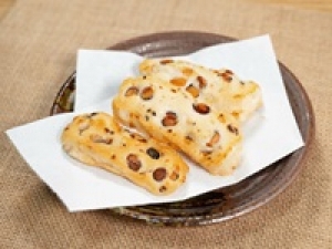 和菓子未経験OK！ 即日～長期＜日本橋＞おかき・あられの専門店で販売◇こだわりの和モダンなパッケージも話題◇時給1450～1550円＋交通費 / 週払いOK＜販売・熨斗・包装＞20代.30代.40代女性スタッフさん活躍中！＜専用フォーム返信＆オンラインで簡単登録＞FD-T-okaki②
