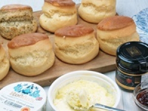 ■■即日～長期 / 週3～5日 / 遅番のみ相談OK ＜新宿伊勢丹＞時給1600円＋交通費〖Rodda’ｓ(ロダス)〗イギリスのアフタヌーンティーに欠かせない！本格派スコーン・ベーカリー・クロテッドクリームなどの販売◇週払いOK◇20代.30代.40代.50代女性活躍中！＜専用フォーム返信＆オンラインで簡単登録＞FD-T-rodd