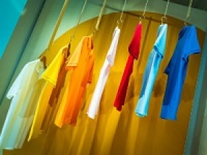 書類選考のみ【Tシャツ販売　5/1〜9/1】短期・単発＜OJICO(オジコ)　新宿小田急＞日給10,000円＋交通費◇親子でお揃いを楽しめる！日本製Tシャツブランドで販売◇アパレル未経験OK / カジュアルな私服勤務でOK / 20代.30代.40代.50代前半女性スタッフさん活躍中！＜専用フォームの返信＆オンラインで簡単登録＞ AP-T-oji