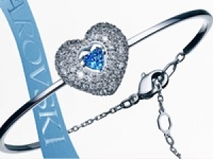 ■長期■時給1500～1550円+交通費全額支給【Swarovski(スワロフスキー) 和歌山近鉄】クリスタルジュエリーブランドで販売◇スマホケース、時計、キーホルダーetc.◇未経験歓迎！20代,30代,40代前半女性スタッフ活躍中！◇週払いOK／ジュエリー＆制服貸与／社保有給完備／駅から徒歩5分以内◇＜専用フォーム返信＆オンラインで簡単登録＞AP-K-suwa