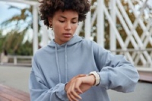 【契約社員】グローバル企業で働く！スイス発・カジュアルウォッチの販売■アシスタントストアマネージャー候補募集■-■Swatch スォッチ / 神戸エリア各店■年収360万～ /  社会保険完備 / 福利厚生・各種制度充実 / 正社員登用あり■-■  AP-swat